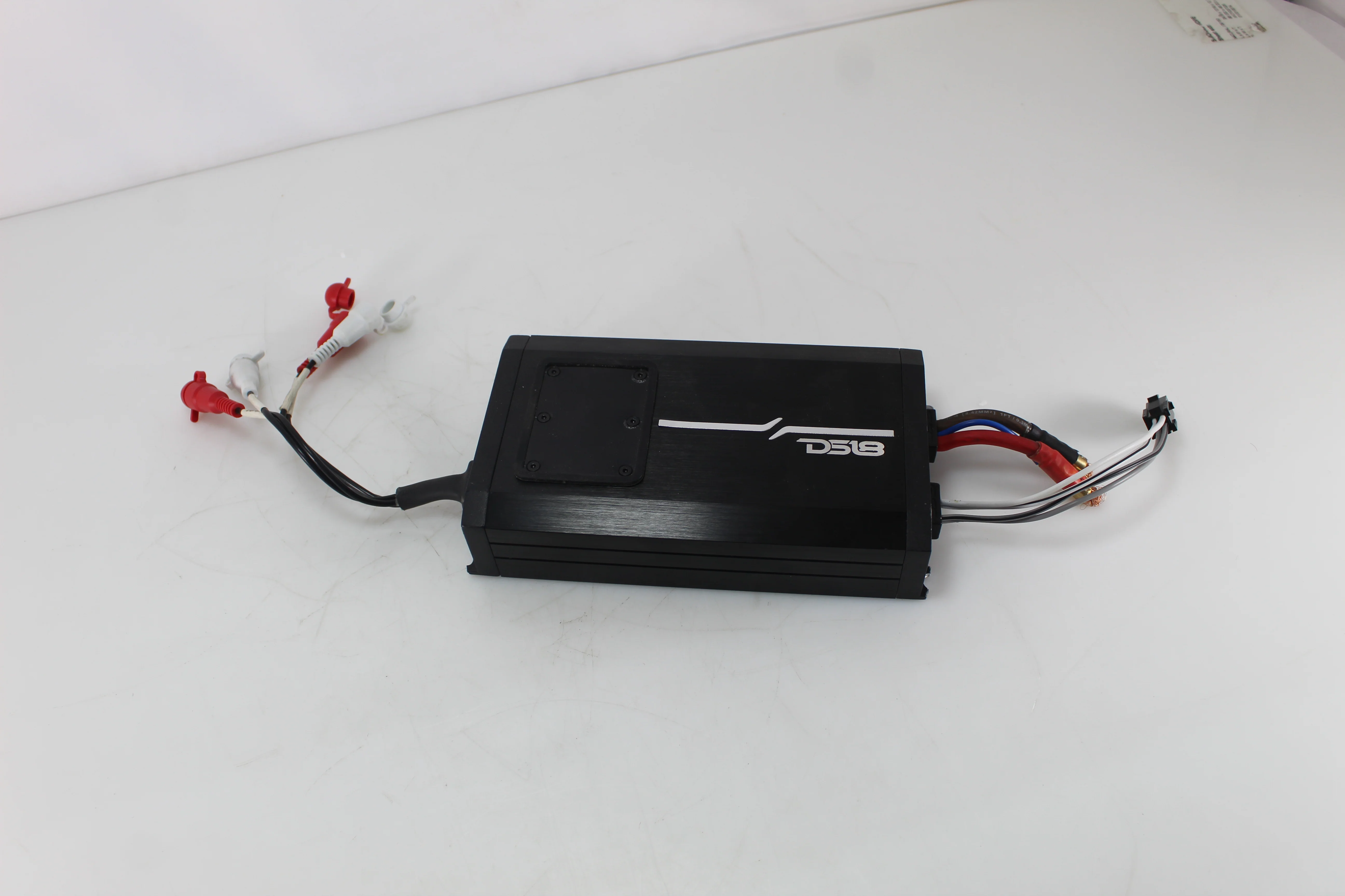 2-Channel 1000 Watt 4-Ohm Compact Marine Amplifier DS18 Hydro OPEN BOX - Image 7