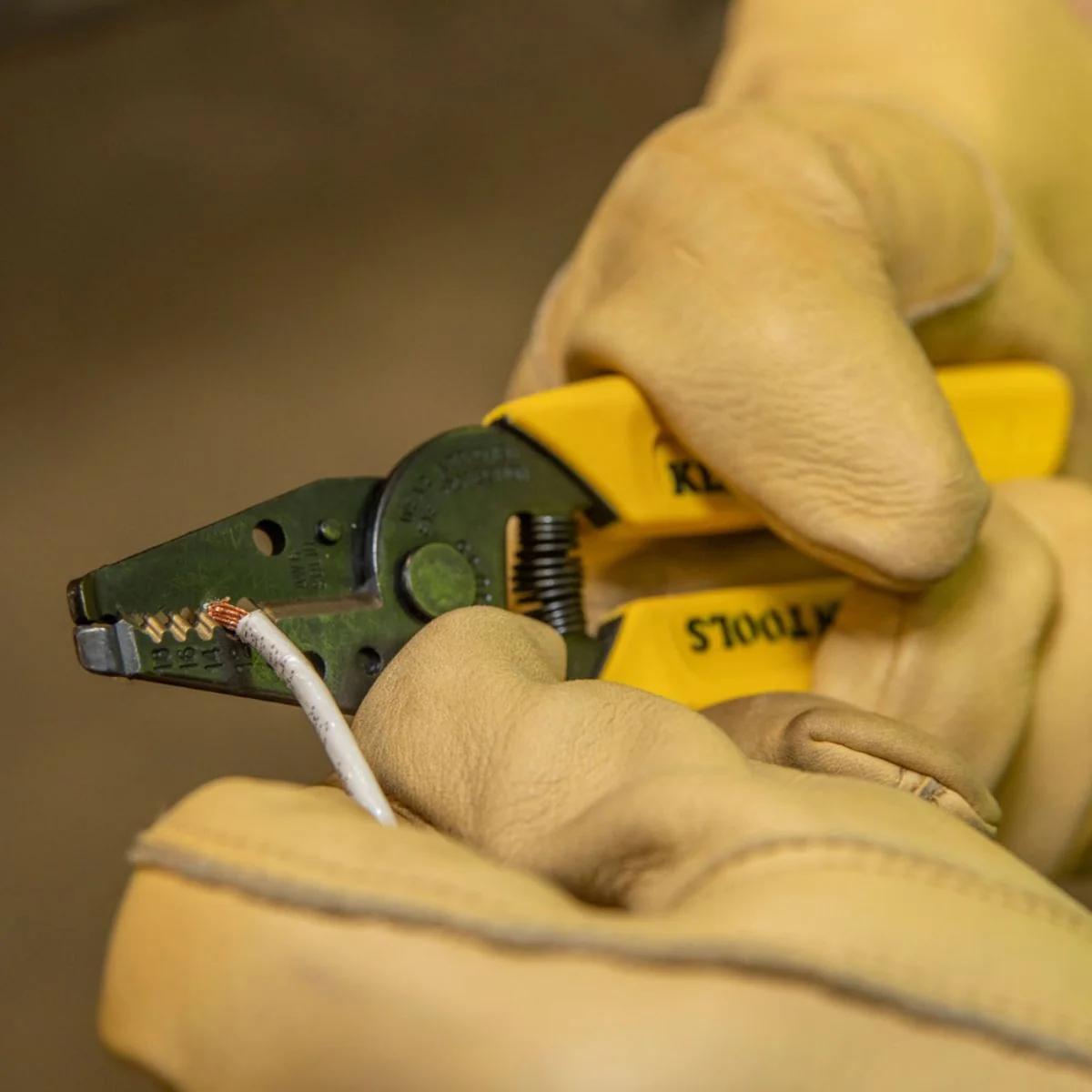 Klein Tools Heavy Duty 10-18 AWG Wire Stripper Cutter IB11045 - Image 5