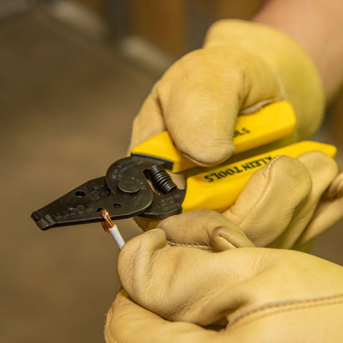 Klein Tools Heavy Duty 10-18 AWG Wire Stripper Cutter IB11045 - Image 7